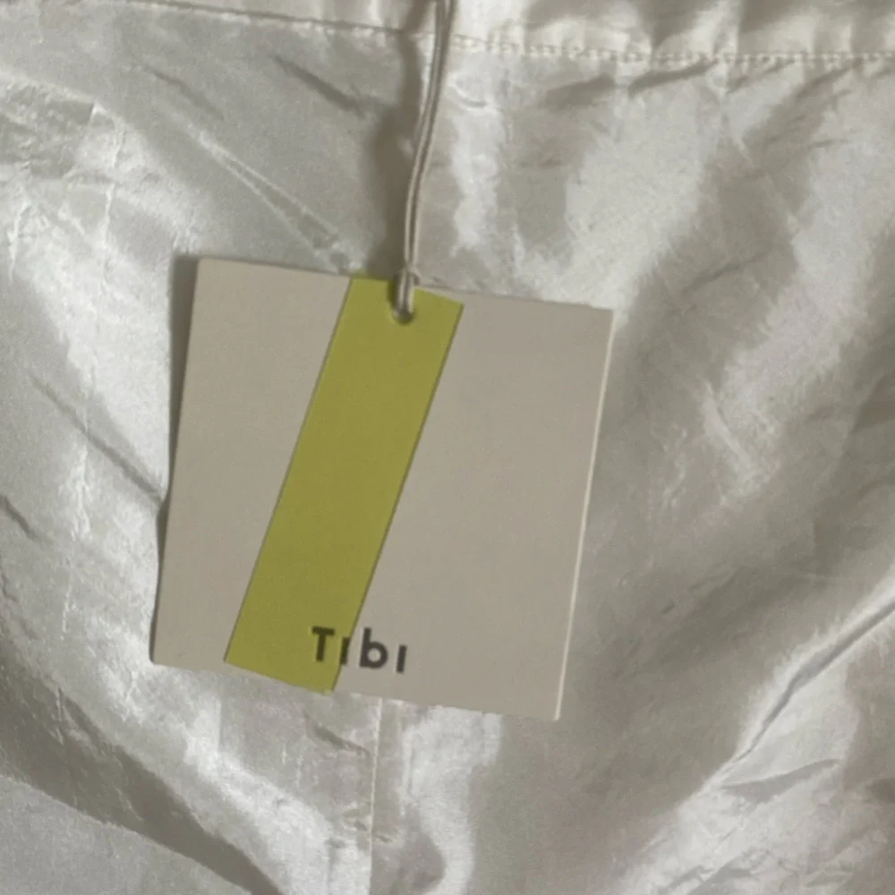 NWT Tibi Crispy Nylon Shorts with Snaps size XL - Picture 6 of 8